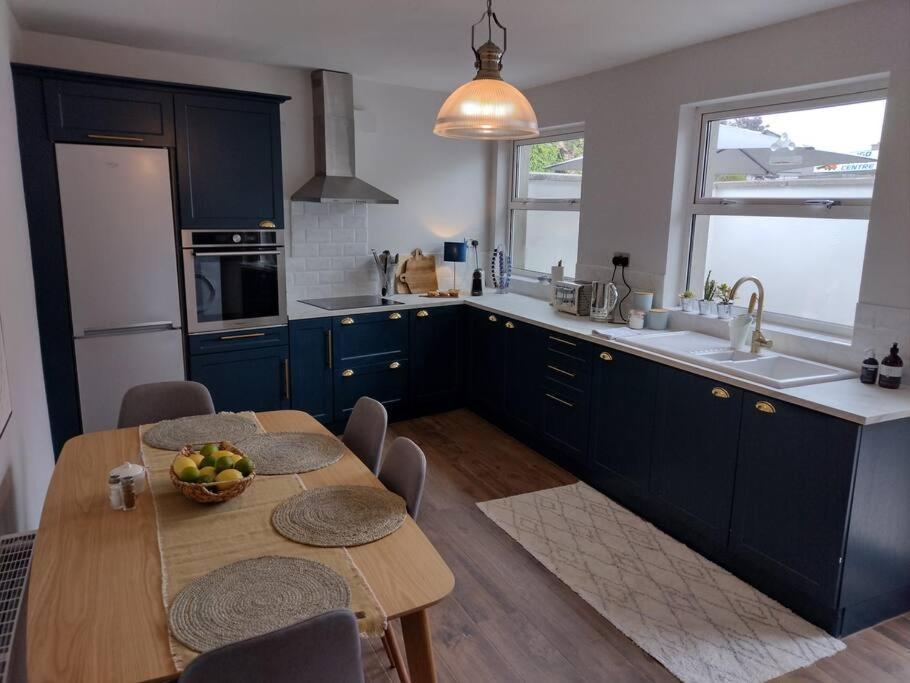 Appartamento White Birds Townhouse In Sligo Town Center Esterno foto
